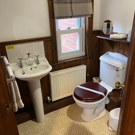 Bed & Breakfast West Royd 4*