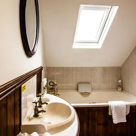 West Royd Bed & Breakfast 4*